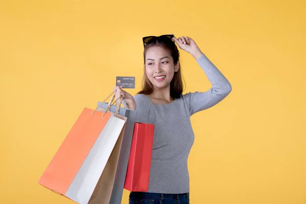 배경에 공간에서 쇼핑백 카드가 아시아 — 스톡 사진