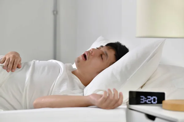 Jeune Homme Asiatique Dormir Ronfler Bruyamment Couché Dans — Photo