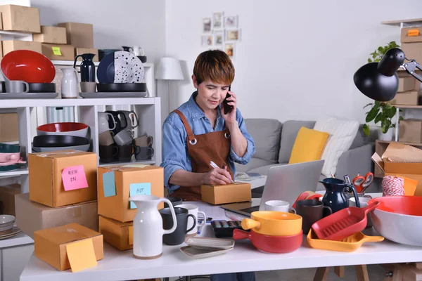 Maturo Imprenditrice Asiatica Imprenditore Che Lavora Casa Ufficio Confermando Gli — Foto Stock