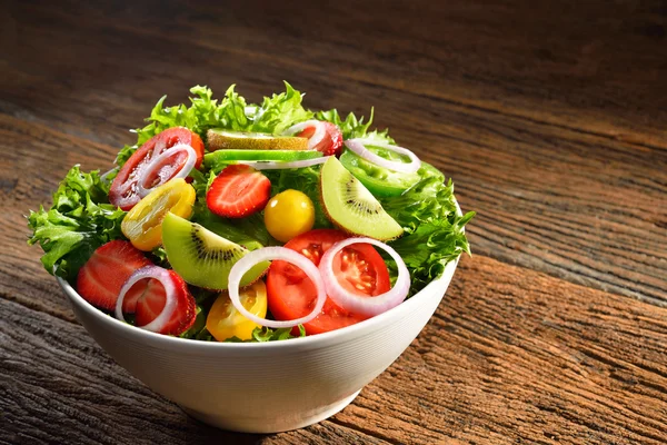 Salade de fruits et légumes — Photo
