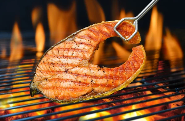 Grilled salmon — Stock Photo, Image