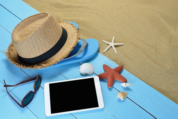 Tablet bilgisayarda kumlu plaj