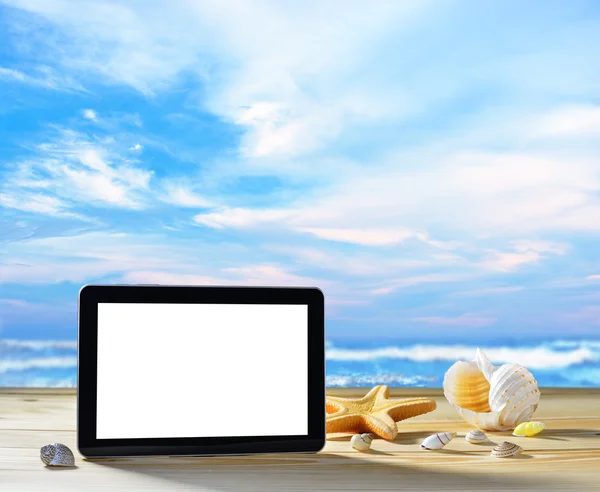 Tablet computer on the beach — Stock Photo, Image