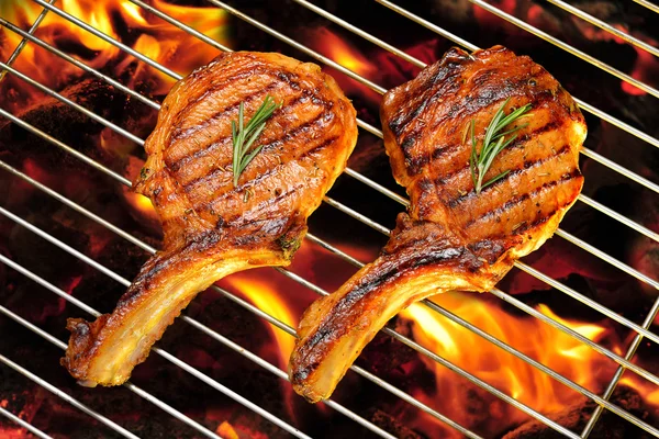 A lángoló grill roston sült karaj — Stock Fotó