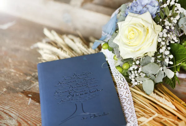 Livre mariage rose — Photo