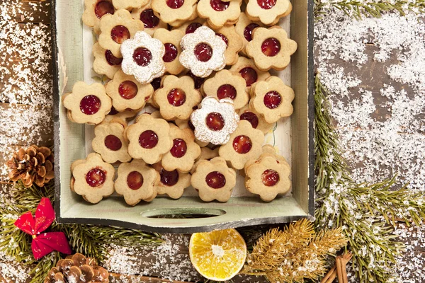 Weihnachtsplätzchen mit Dekoration — Stockfoto