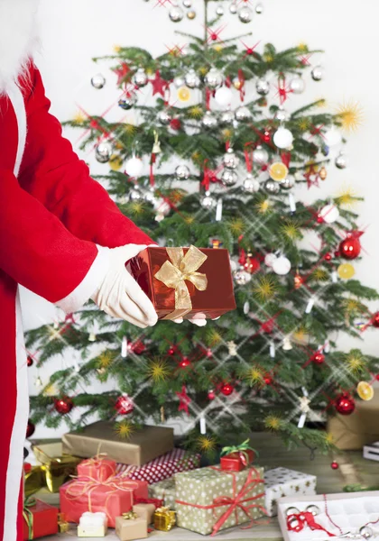 Gift giving for Christmas — Stock Photo, Image