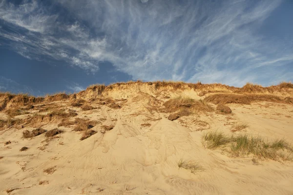 푸른 하늘을 가진 모래 언덕 — 스톡 사진