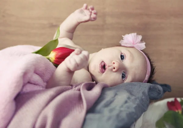 Baby with pink blanket and flower — Stock Photo, Image