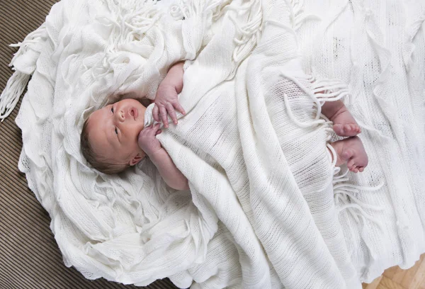 Infant with blanket in bed — Stock Photo, Image