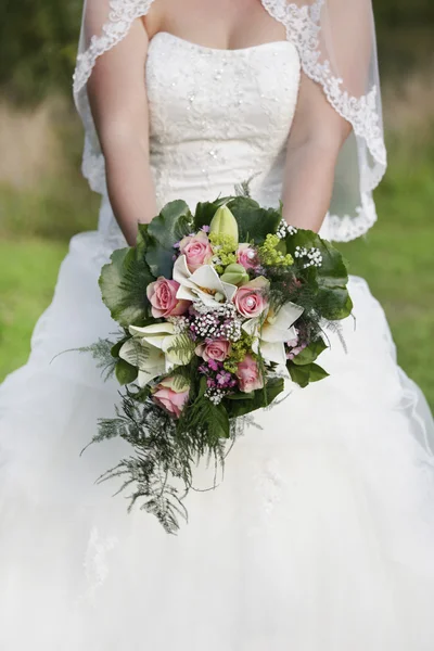 Bride with bridal bouquet — Stock Photo, Image