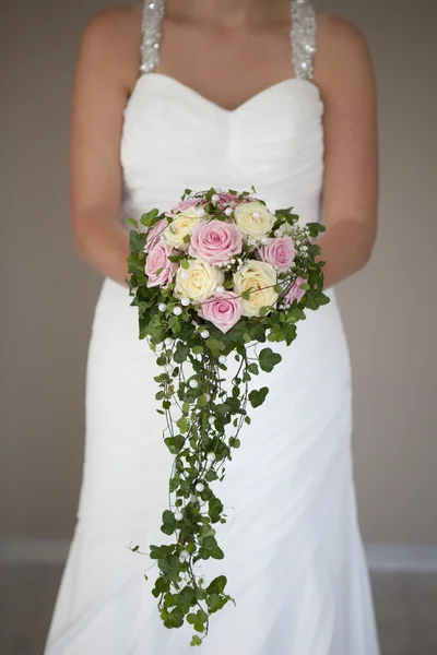 Bride with bouquet — Stock Photo, Image