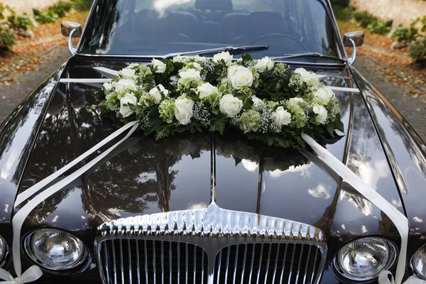 Coche de boda negro — Foto de Stock