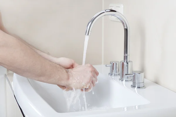Hands under the tap — Stock Photo, Image