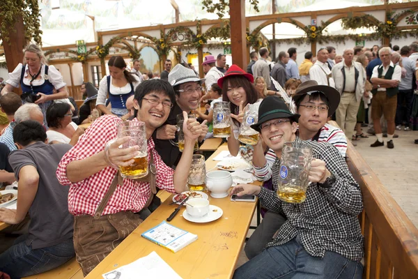 Octoberfest japanese visitors — Stock Photo, Image