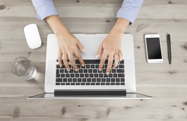 el laptop ile çalışma