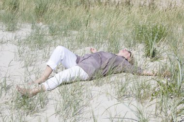 Dunes içinde yalan beldedir