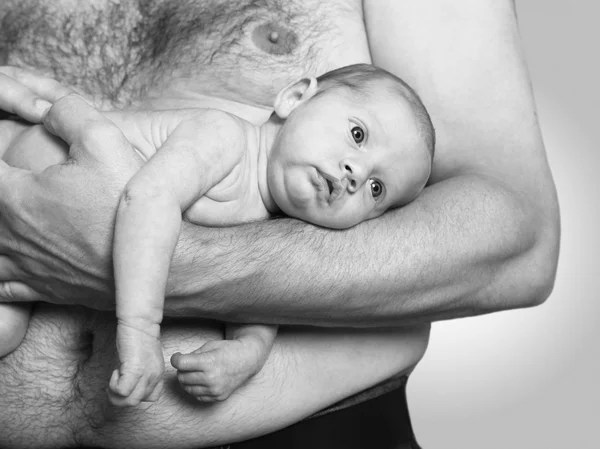 Padre che tiene il bambino — Foto Stock