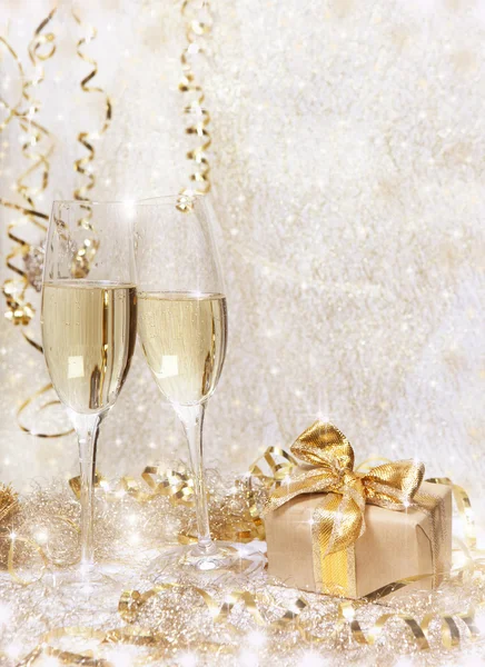 Neujahrsgeschenk Champagner — Stockfoto