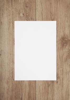 beyaz sayfa ahşap arka planı