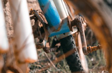 Paslı bisiklet pedalları. Paslı bisiklet. 