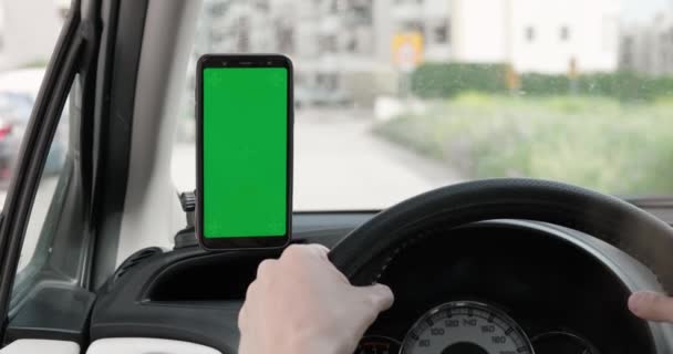 Smartphone Groen Mock Scherm Auto Tijdens Het Rijden — Stockvideo
