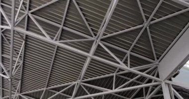 Metal kirişler ve sütunlarla inşa edilen binanın dokulu arkaplan görüntüleri