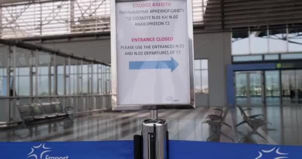 Panneau d'entrée fermée à l'aéroport de Thessalonique — Video