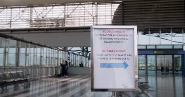 Znak zamkniętego wejścia na lotnisko w Salonikach — Wideo stockowe
