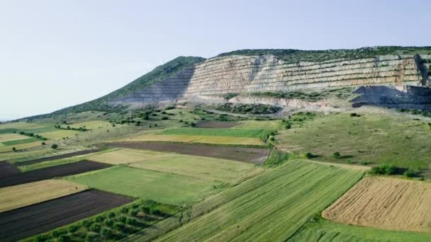 Luchtfoto Drone Beelden Van Een Zoutwinning Steengroeve Met Hellingen Velden — Stockvideo