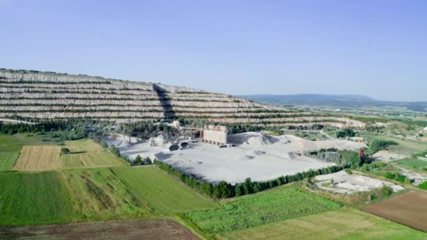 Açık maden ocağının hava görüntüsü endüstriyel — Stok video