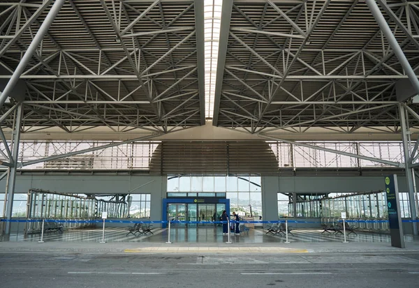 Thessaloniki Yunani Mei 2021 Cleaners Terminal Kosong Bandar Udara Thessaloniki — Stok Foto