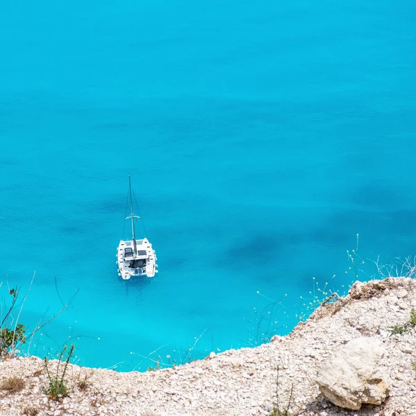 Vista Desde Arriba Velero Mar Azul Turquesa Costa Egremni Isla — Foto de Stock