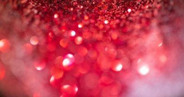 Kırmızı pırıltılı klasik ışıklar festivaller ve kutlamalar için arka plandan çıkarıldı