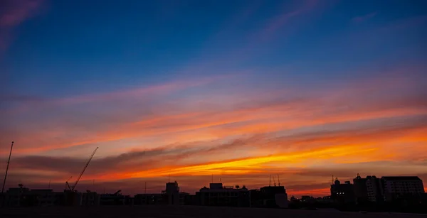 Gorgeous Panorama Twilight Sky Cloud Sunset Shot Big City Orange — Stock Photo, Image