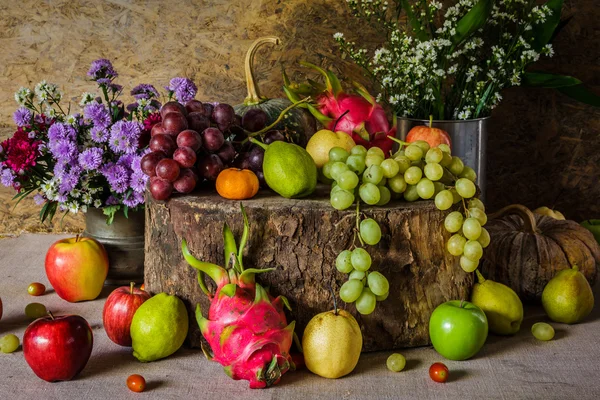 Stillleben mit Früchten. — Stockfoto