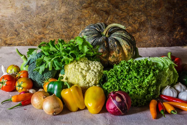 Stilleben - grønnsaker, urter og frukt . – stockfoto