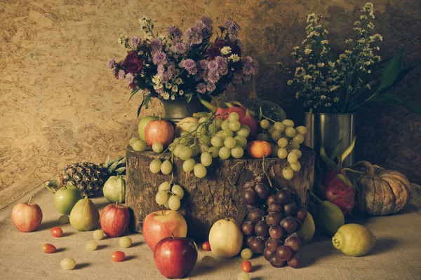 Натюрморт з фруктами . — стокове фото