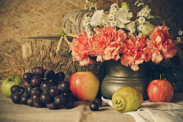 Nature morte avec des fruits. — Photo