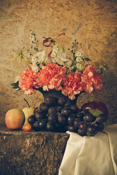 Csendélet gyümölcsökkel. — Stock Fotó