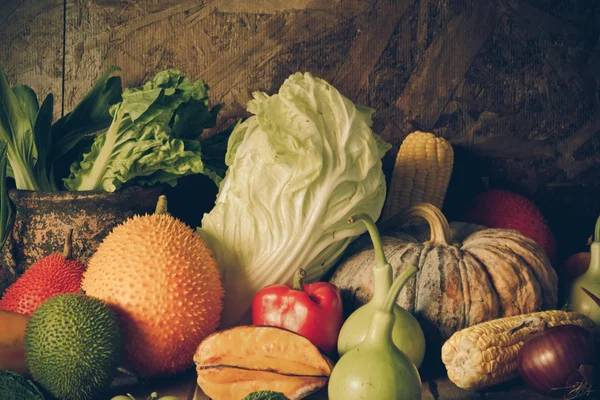 Stilleven groenten en fruit. — Stockfoto