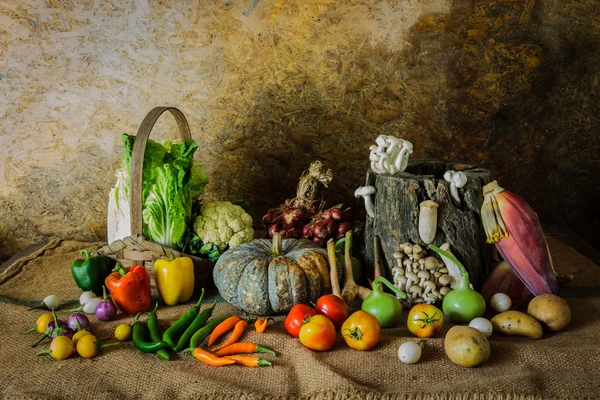 Bodegón Verduras, hierbas y frutas — Foto de Stock