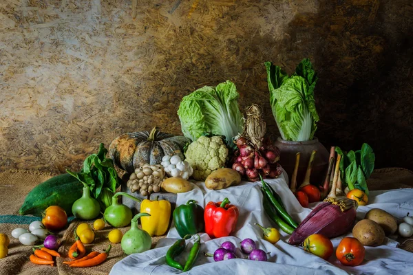 Stilleben - grønnsaker, urter og frukt – stockfoto