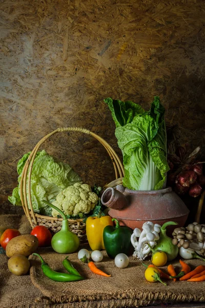 Nature morte Légumes, herbes et fruits — Photo