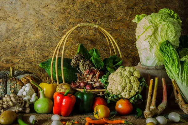 Bodegón Verduras, hierbas y frutas — Foto de Stock