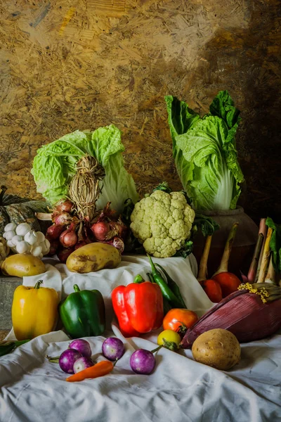 Bodegón Verduras, hierbas y frutas —  Fotos de Stock