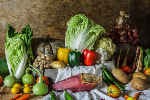 Stilleven groenten, kruiden en fruit — Stockfoto