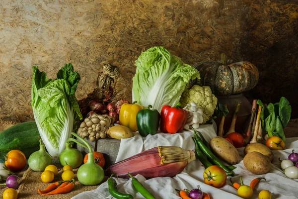 Vida morta Legumes, ervas e frutas — Fotografia de Stock