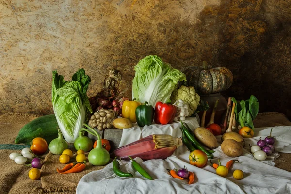 Bodegón Verduras, hierbas y frutas — Foto de Stock