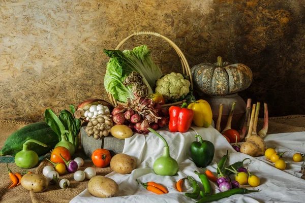 Nature morte Légumes, herbes et fruits — Photo